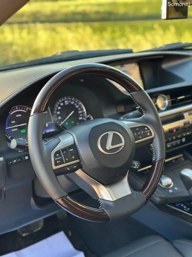 Lexus ES series 2016 · 3.0 AT