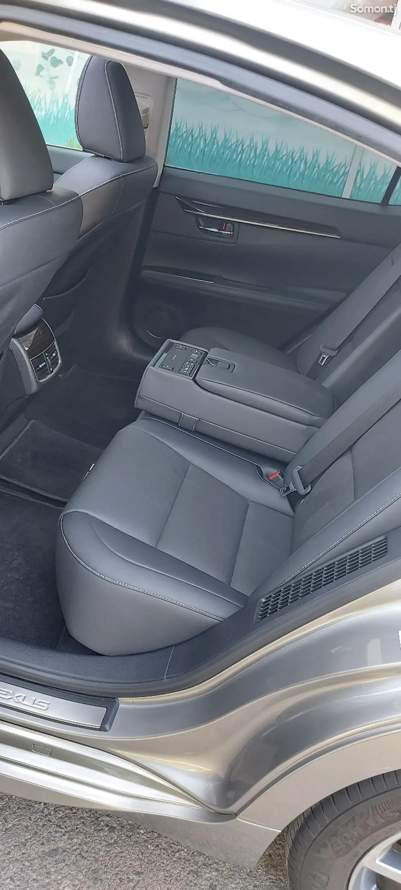 Lexus ES series 2016 · 2.5 AT