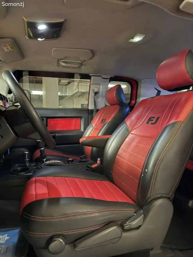 Toyota FJ Cruiser 2014 · 4.0 AT