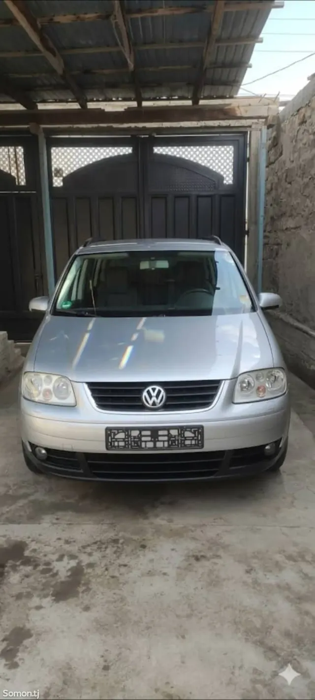 Volkswagen Touran 2006 · 1.9 MT