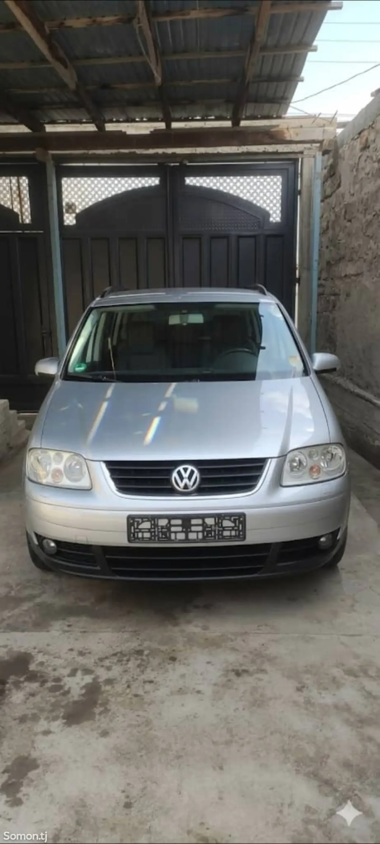 Volkswagen Touran 2006 · 1.9 MT