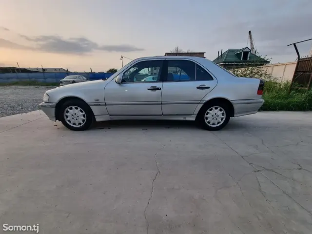 Mercedes-Benz C class 1998 · 2.4 MT