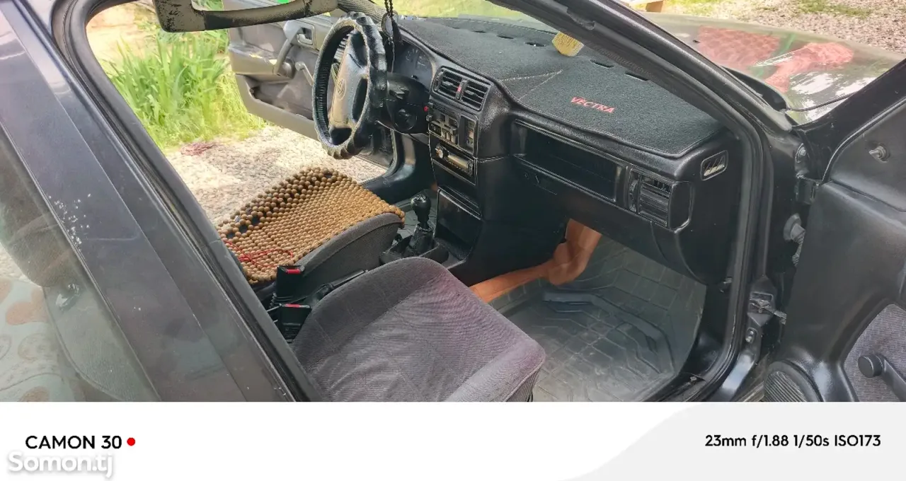 Opel Vectra A 1994 · 1.6 MT