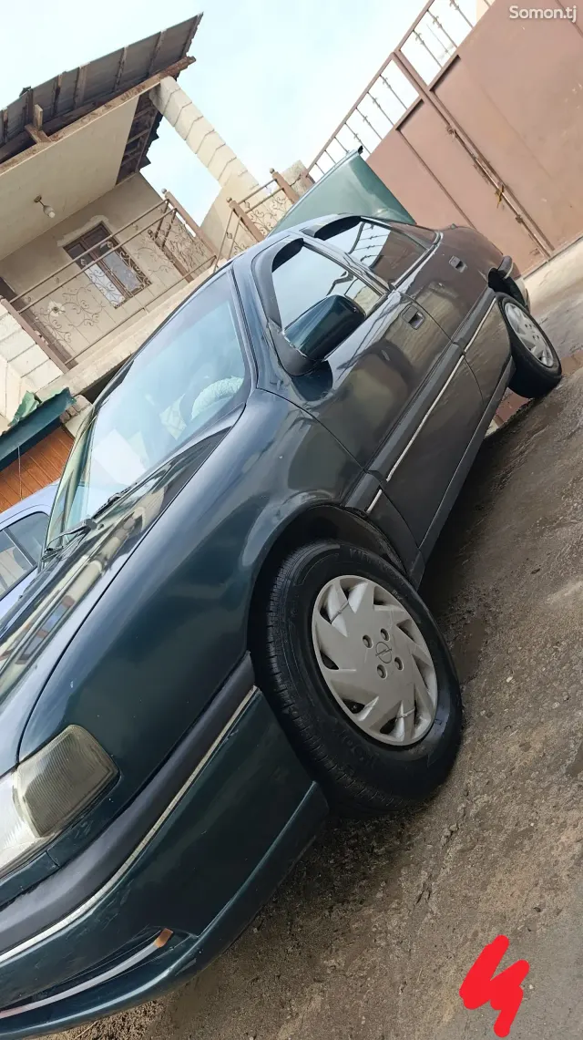 Opel Vectra A 1995 · 1.6 MT