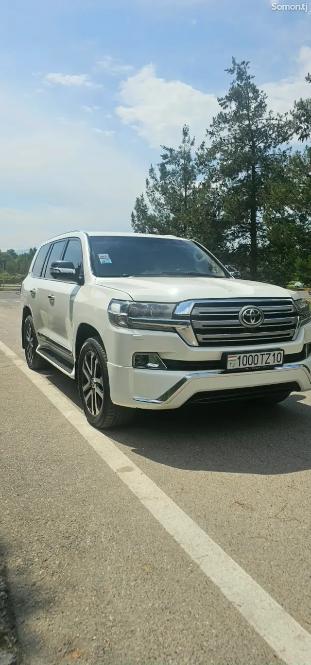 Toyota Land Cruiser 2018 · 4.6 AT