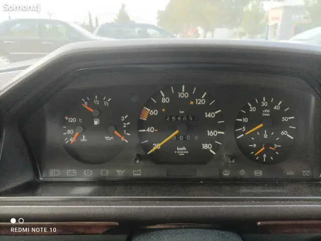 Mercedes-Benz W124 1990 · 2.0 MT