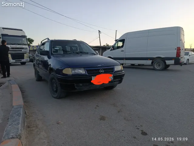 Opel Astra F 1993 · 1.6 MT