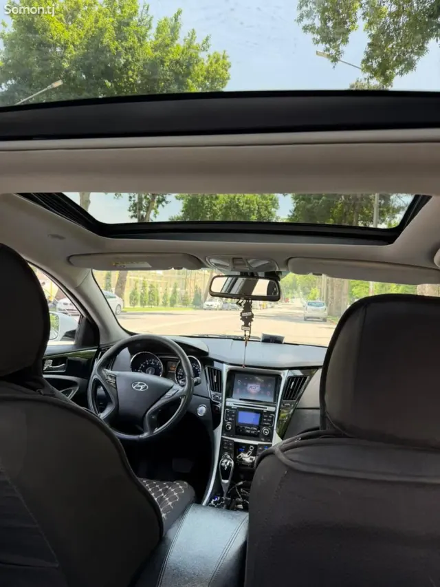 Hyundai Sonata 2011 · 2.0 AT