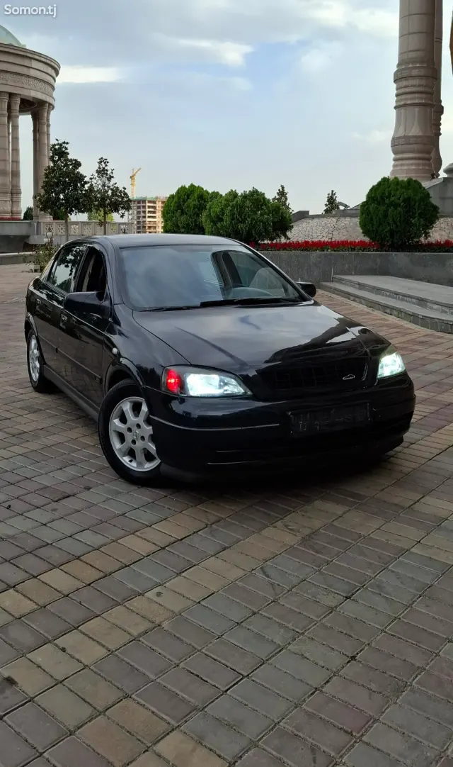 Opel Astra G 1999 · 1.6 MT
