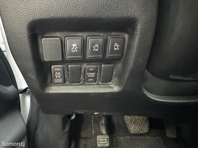 Nissan Elgrand 2014 · 2.5 AT