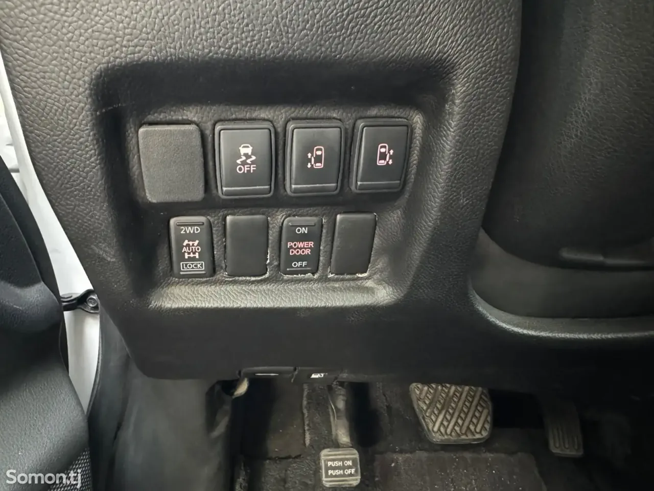 Nissan Elgrand 2014 · 2.5 AT
