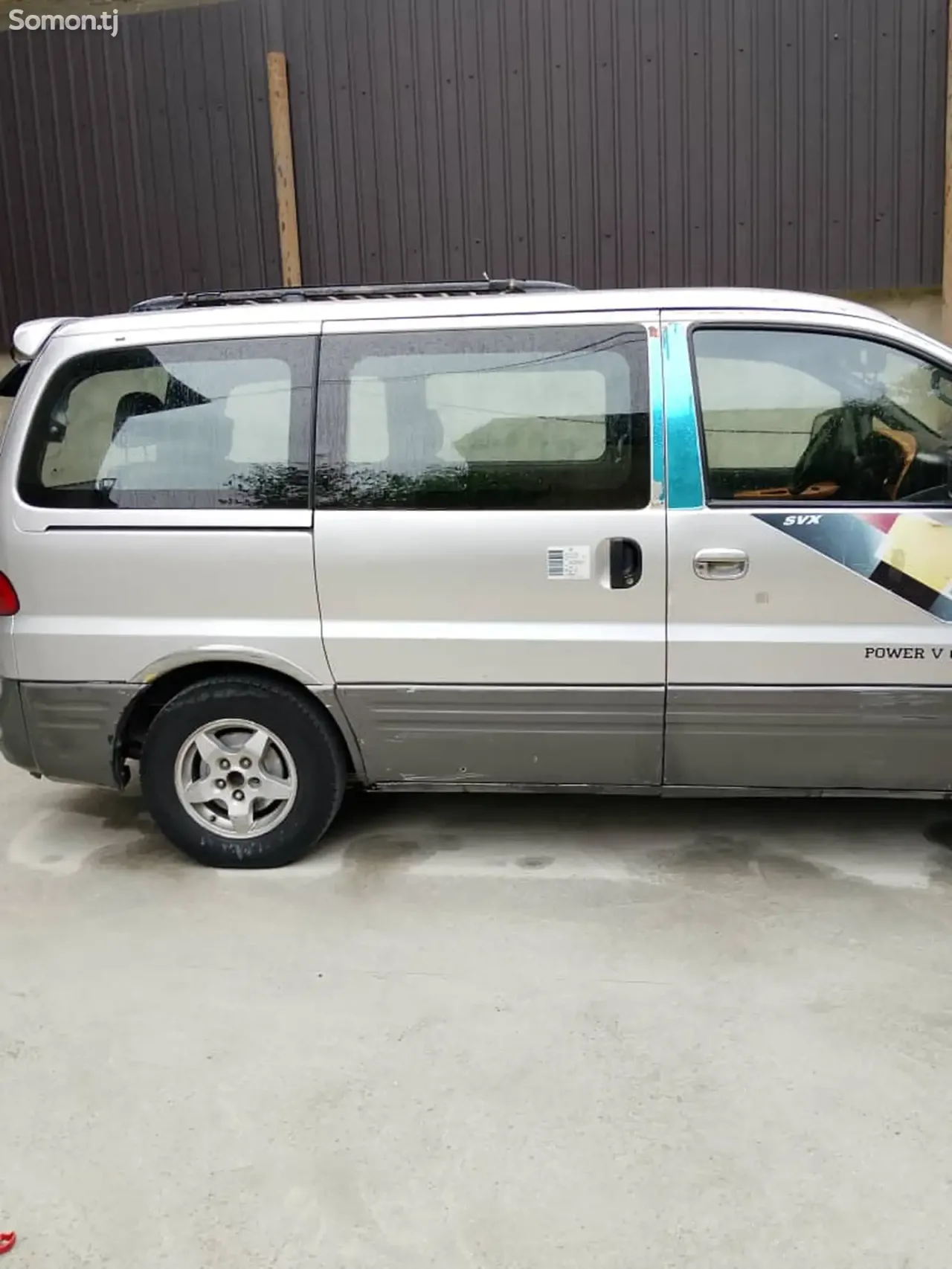Hyundai Staria 2000 · 2.0 MT