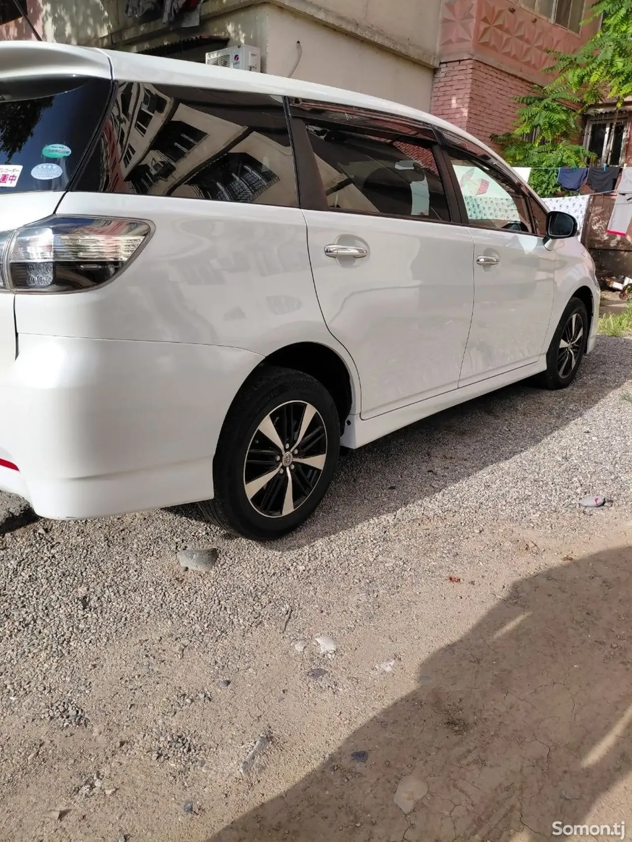 Toyota Wish 2015 · 1.8 AT