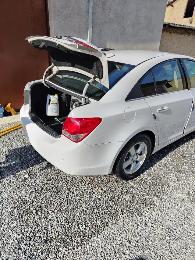 Chevrolet Cruze 2011 · 1.8 AT