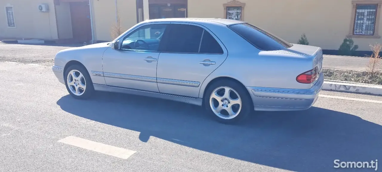 Mercedes-Benz E class 2001 · 3.2 AT