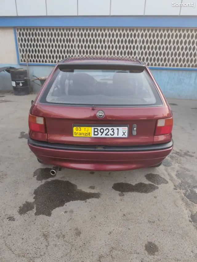 Opel Astra F 1992 · 1.6 MT