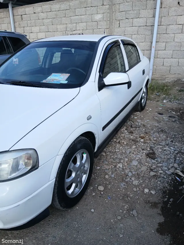 Opel Astra G 2001 · 1.6 MT