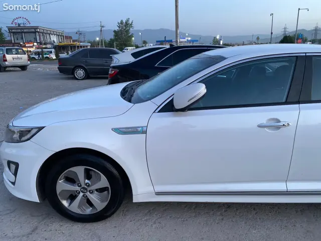 Kia K5 2015 · 2.0 AT
