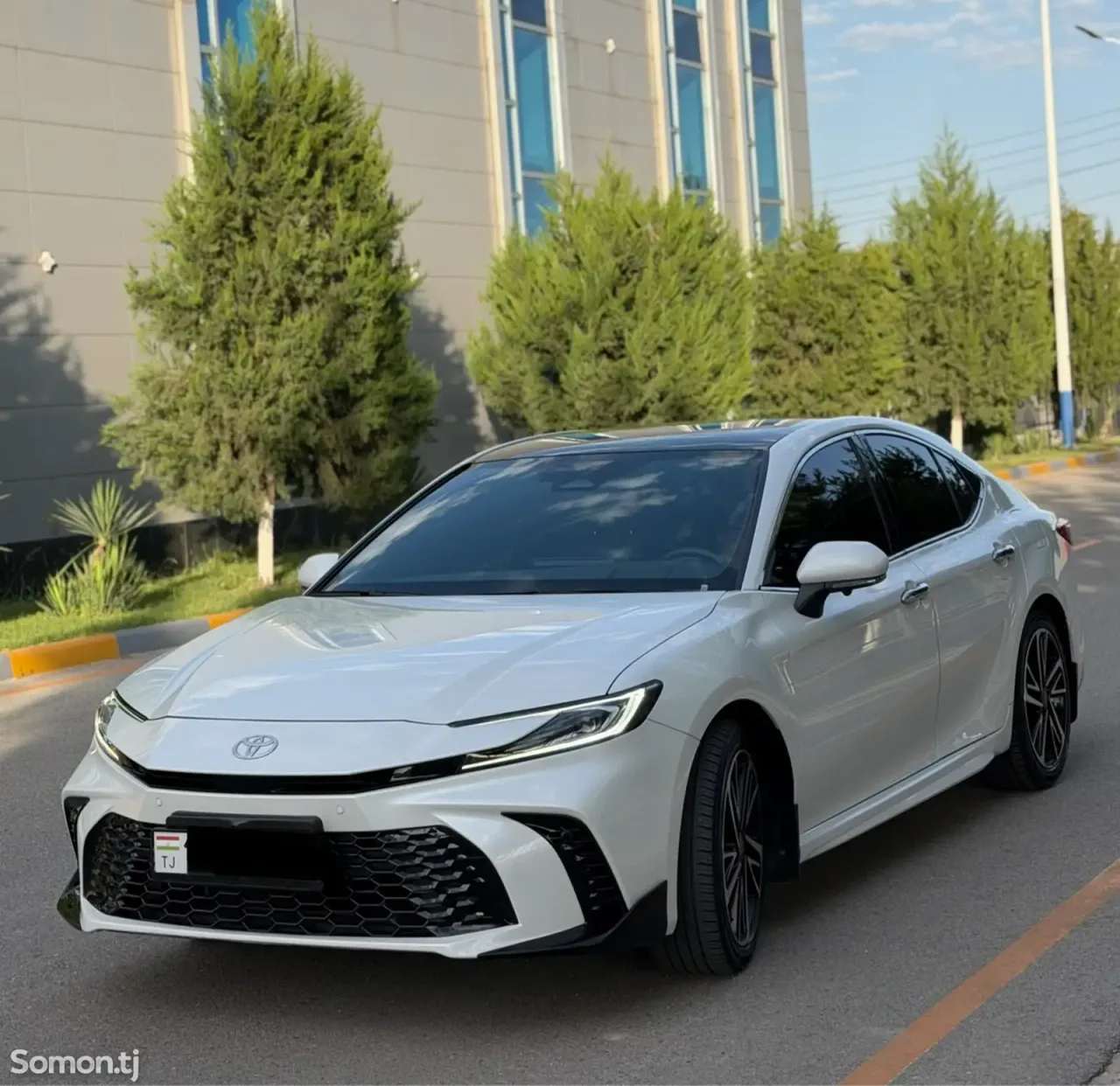 Toyota Camry 2025 · 2.0 AT