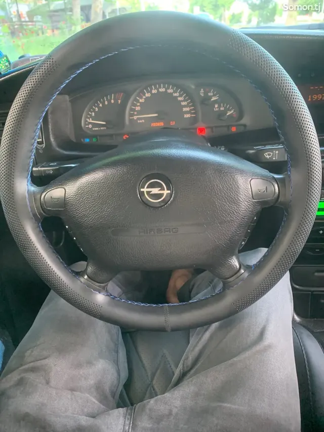 Opel Vectra B 1999 · 1.8 MT