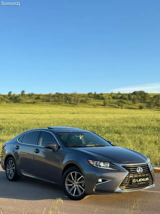 Lexus ES series 2016 · 2.5 AT