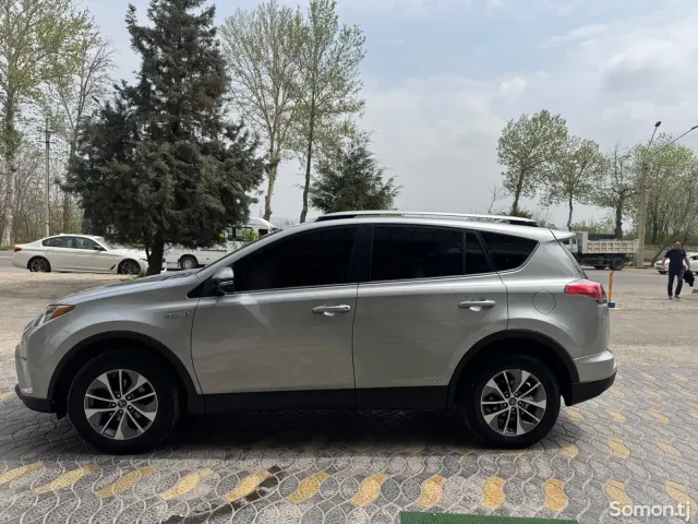 Toyota RAV 4 2017 · 2.5 AT