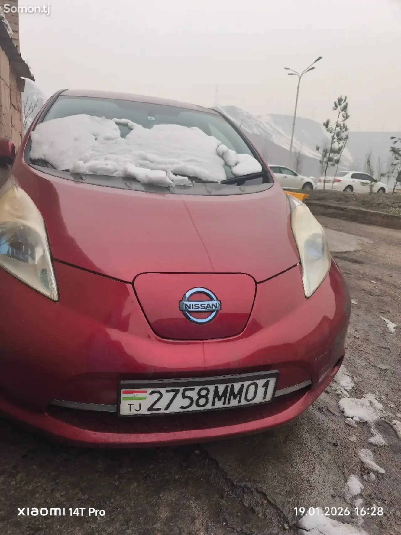 Nissan Leaf 2013 · AT