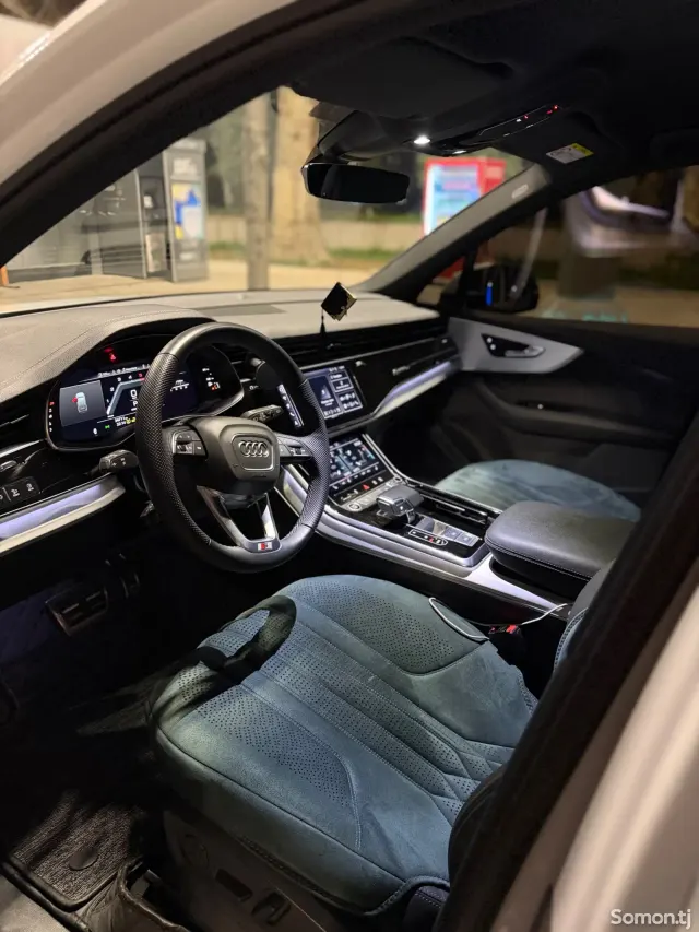 Audi Q7 2025 · 4.0 AT