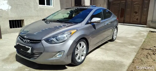 Hyundai Elantra 2013 · 1.8 AT
