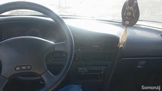 Nissan Maxima 1994 · 3.0 MT