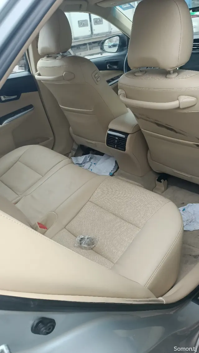 Toyota Camry 2015 · 2.5 AT