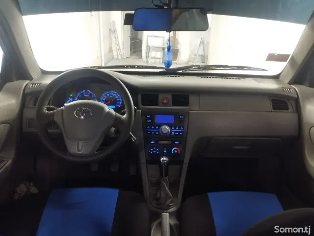 Toyota Corolla 2013 · 1.3 MT