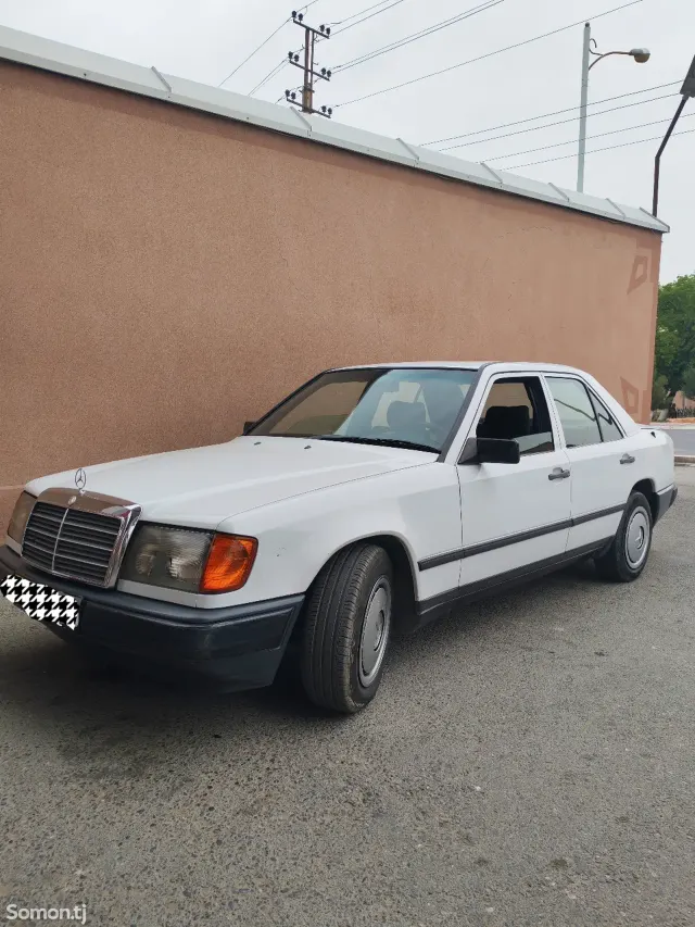 Mercedes-Benz W124 1988 · 2.5 MT