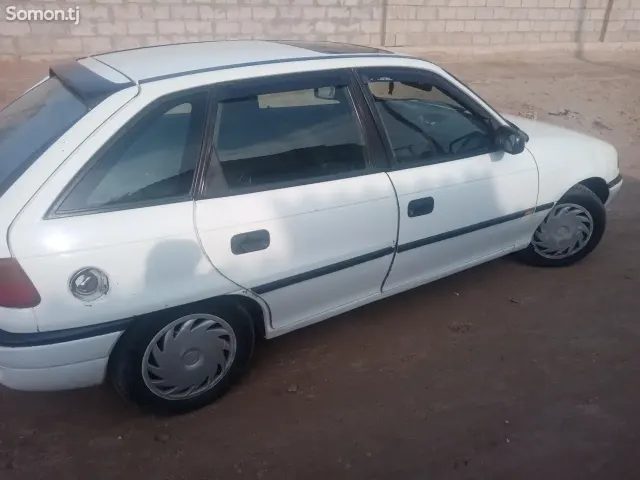 Opel Astra F 1997 · 1.6 MT