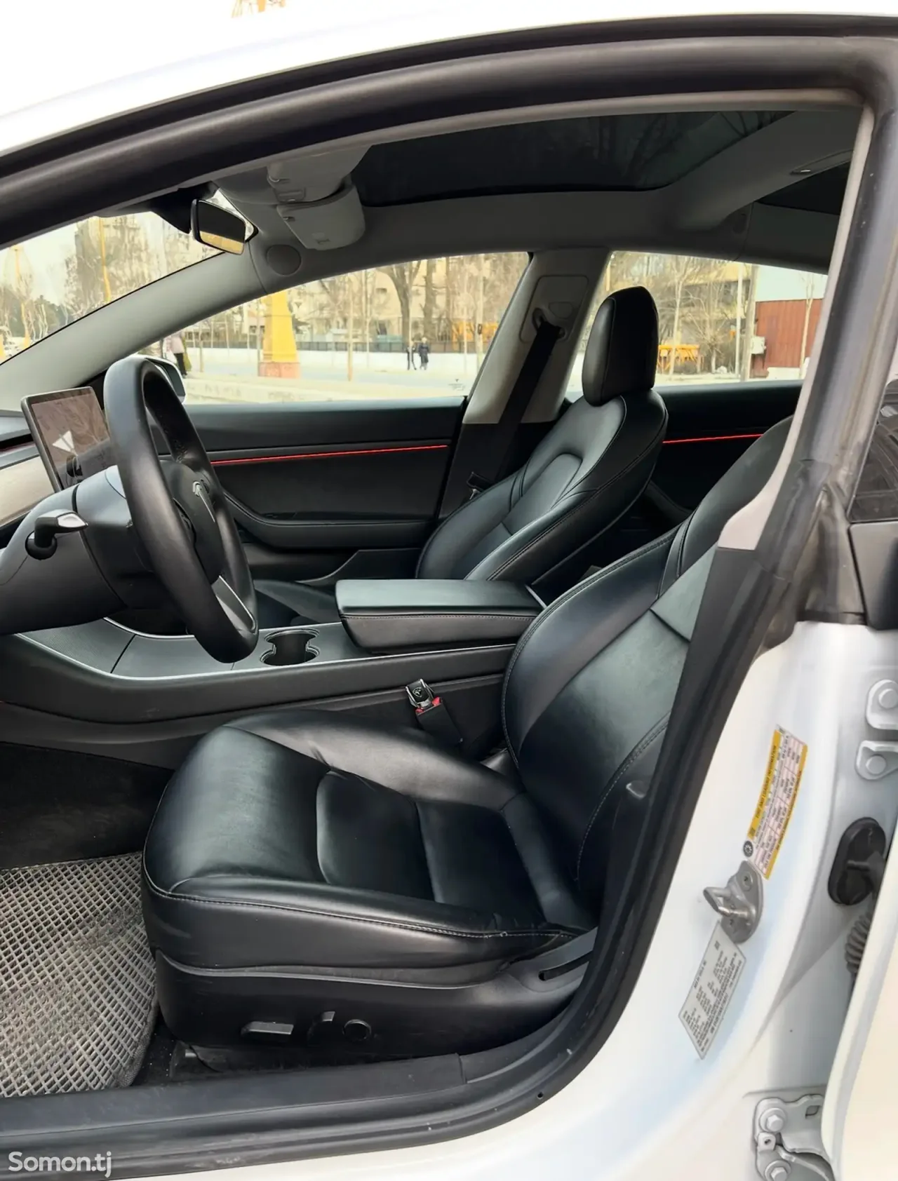 Tesla Model 3 2021 · AT