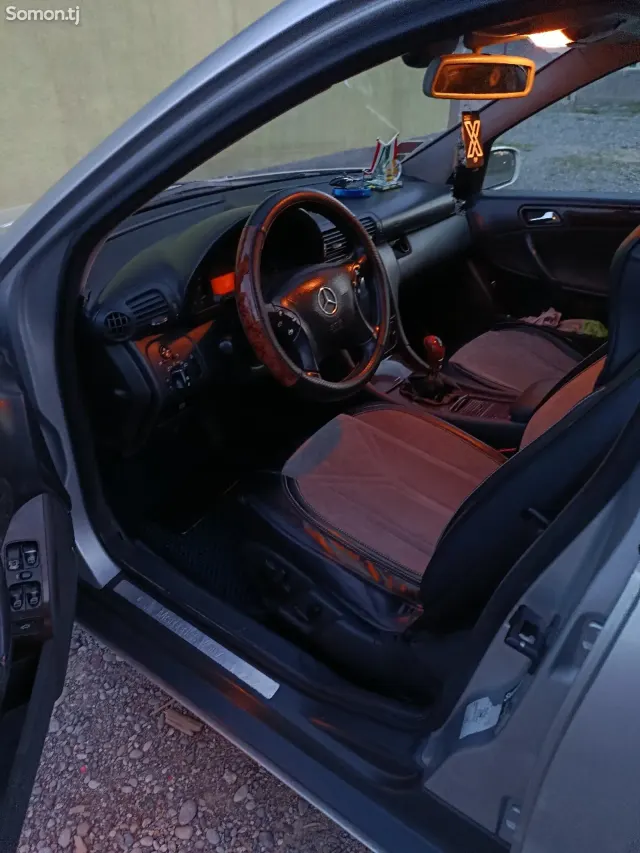 Mercedes-Benz C class 2001 · 2.3 MT