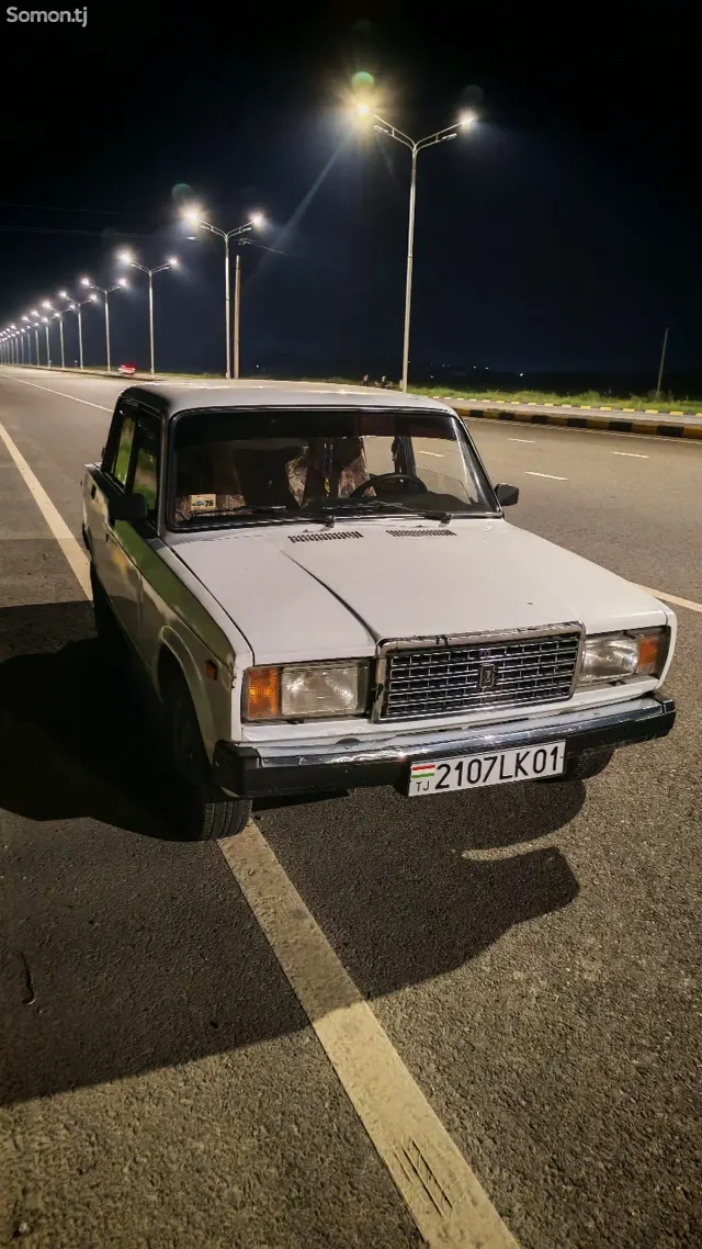 Lada (ВАЗ) 2107 2000 · 1.5 MT