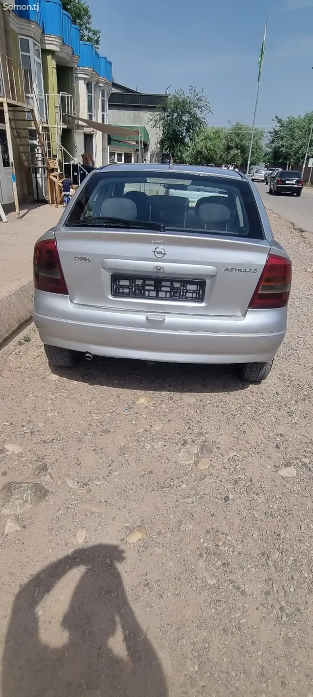Opel Astra G 1999 · 1.6 MT