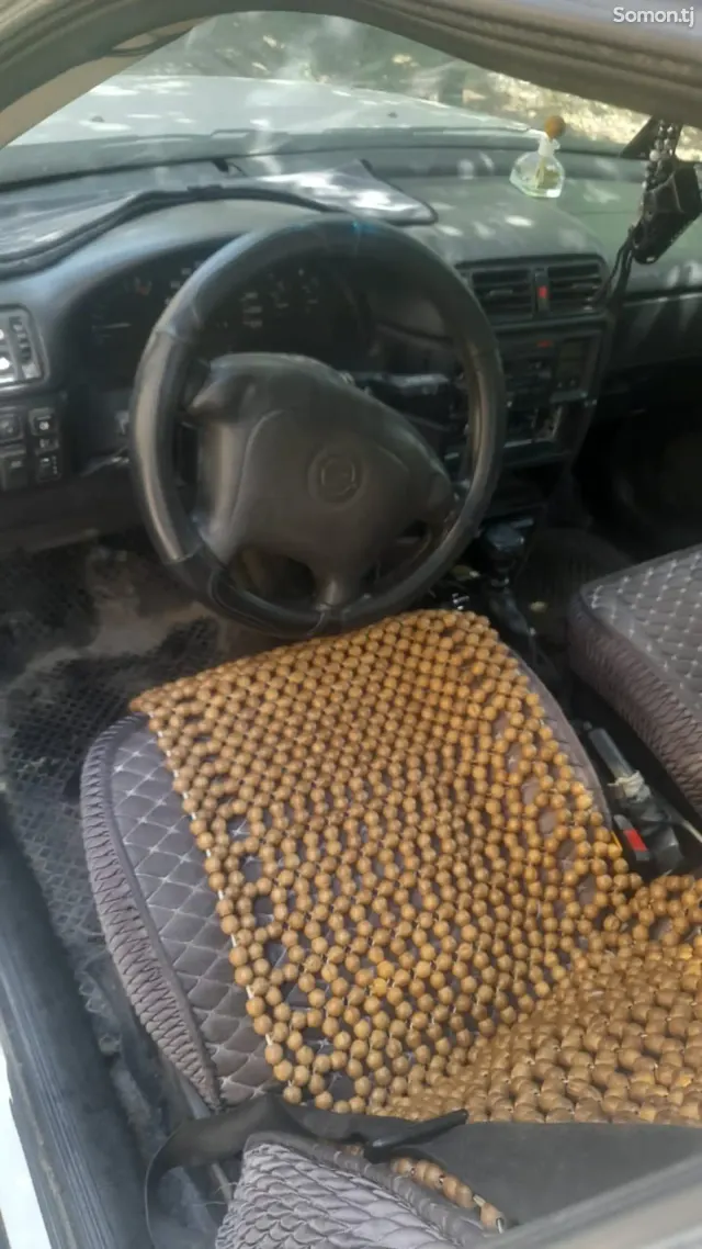 Opel Vectra A 1995 · 1.6 MT