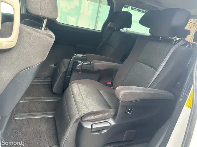 Toyota Vellfire 2014 · 2.4 AT