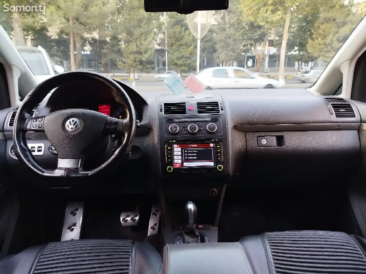 Volkswagen Touran 2008 · 1.9 AT