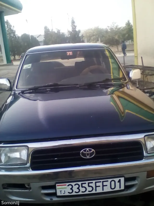 Toyota Hilux Surf 1993 · 2.9 MT