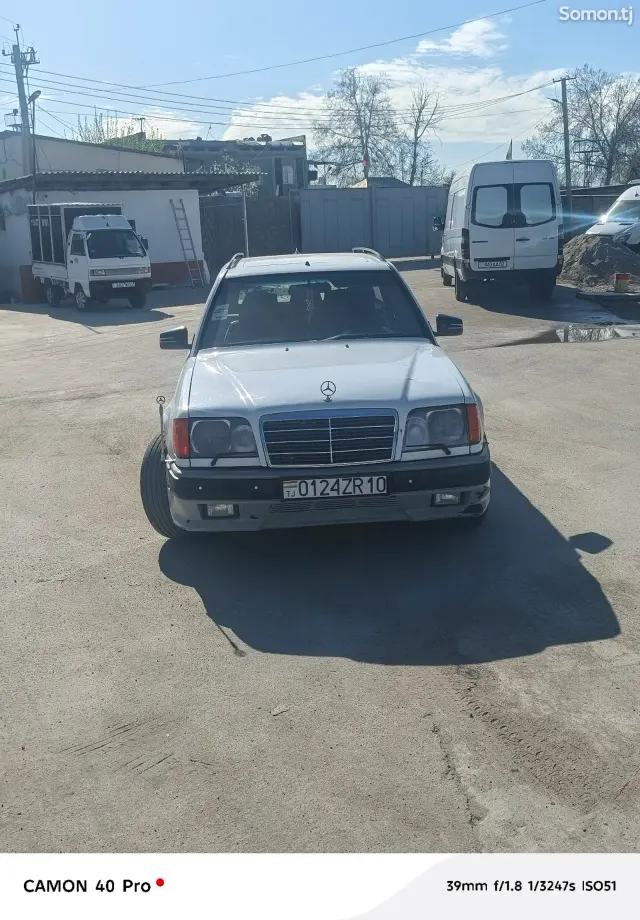 Mercedes-Benz W124 1990 · 2.0 MT