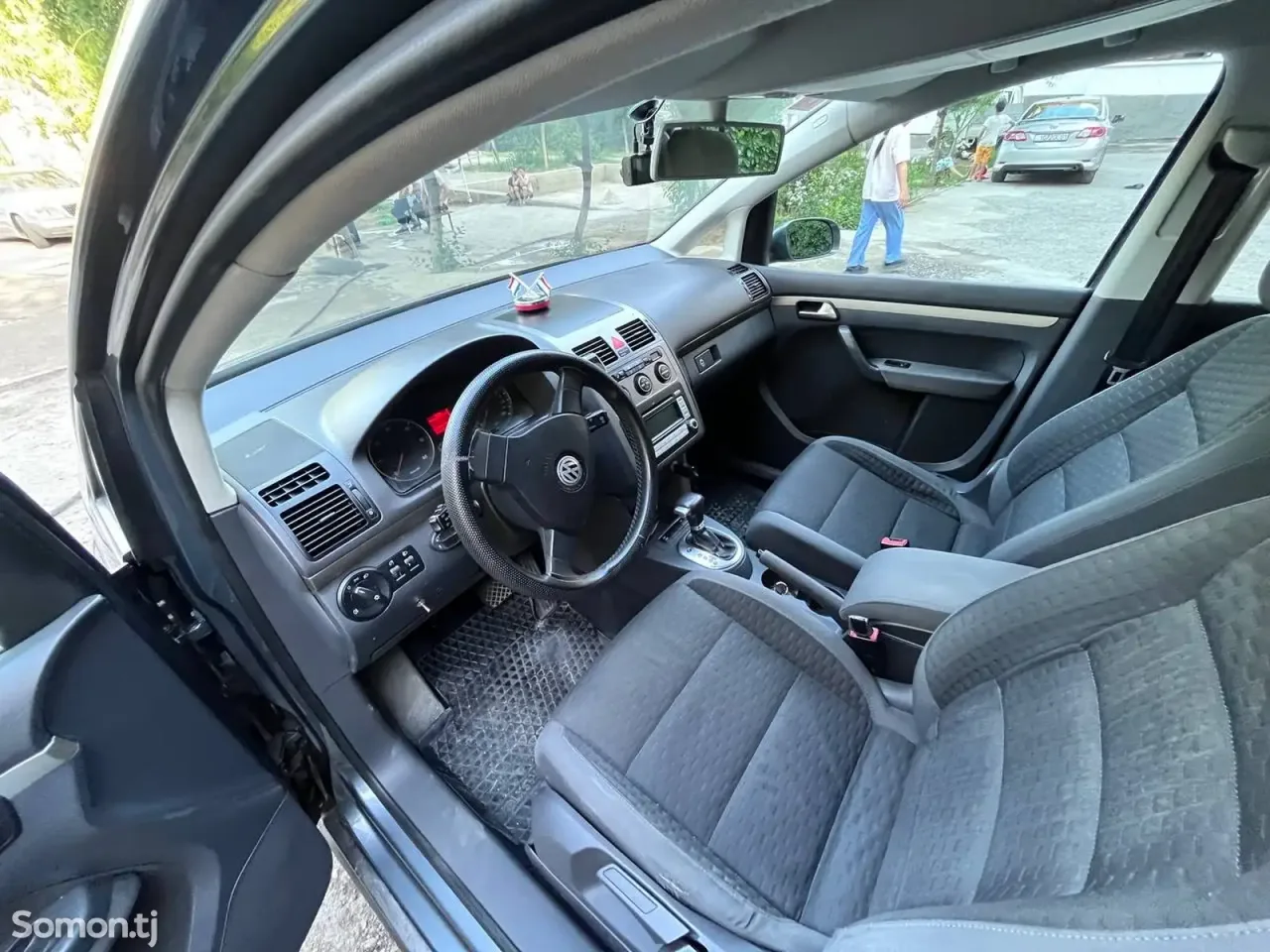 Volkswagen Touran 2007 · 1.9 AT