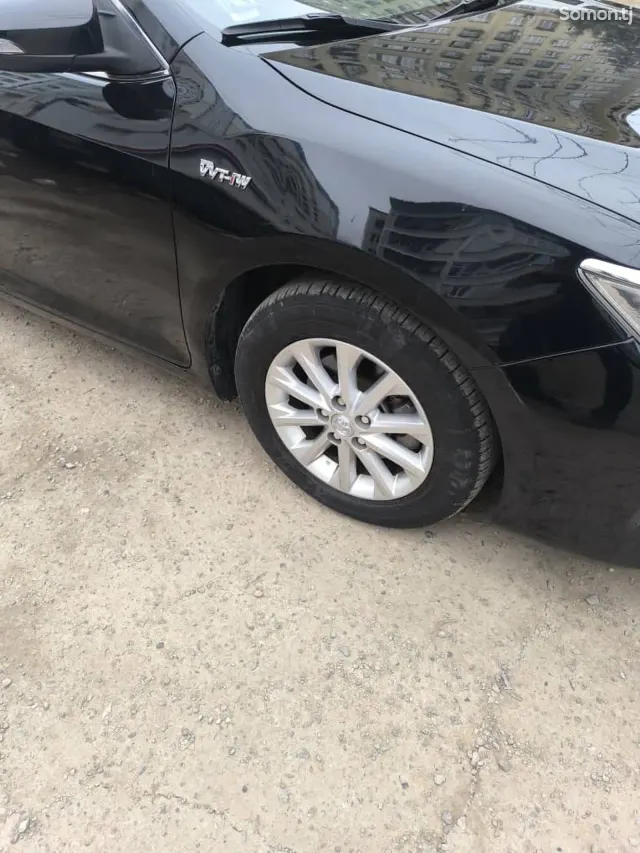 Toyota Camry 2015 · 2.0 AT