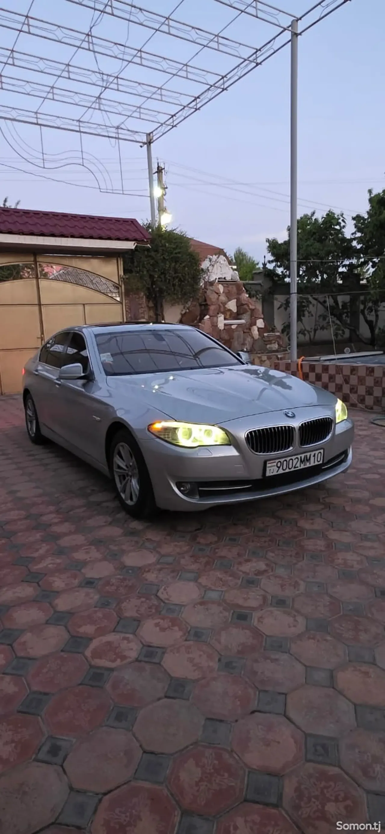 BMW M5 2012 · 2.2 AT