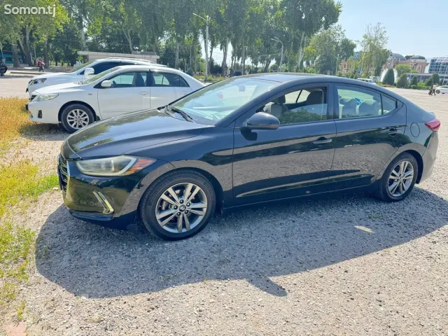 Hyundai Elantra 2017 · 2.0 AT