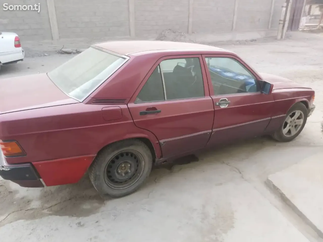 Mercedes-Benz W201 1991 · 1.8 MT