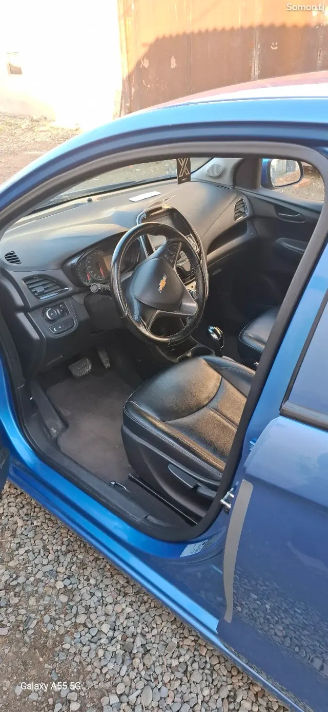 Chevrolet Spark 2016 · 1.0 AT