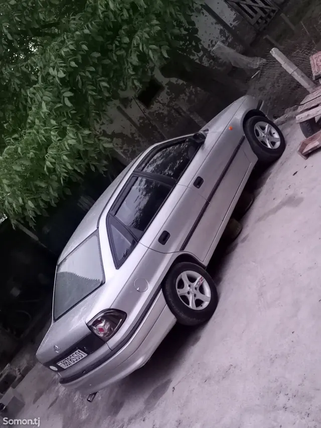 Opel Astra F 2000 · 1.6 MT
